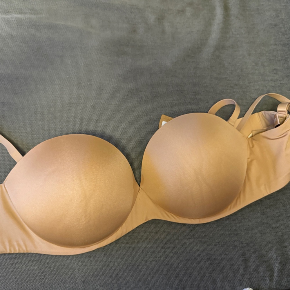 NEW- SKIMS CLAY Seamless Push-Up Bra